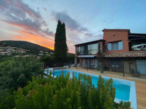 Côte d’azur: Charmante villa, vue mer, piscine,clim,calme 8/10 personnes